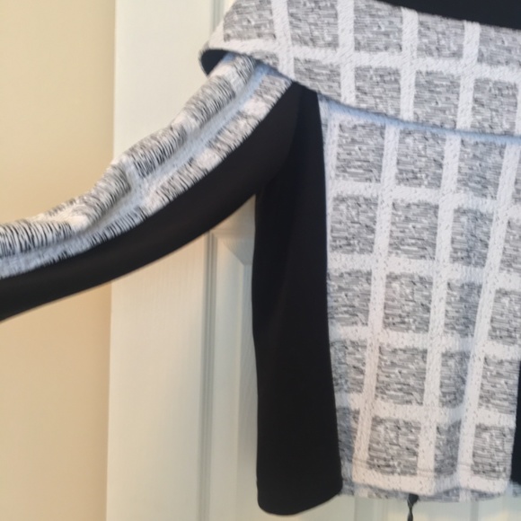 Joseph Ribkoff Zip Front Jacket/Blazer Worn Once - Picture 4 of 5